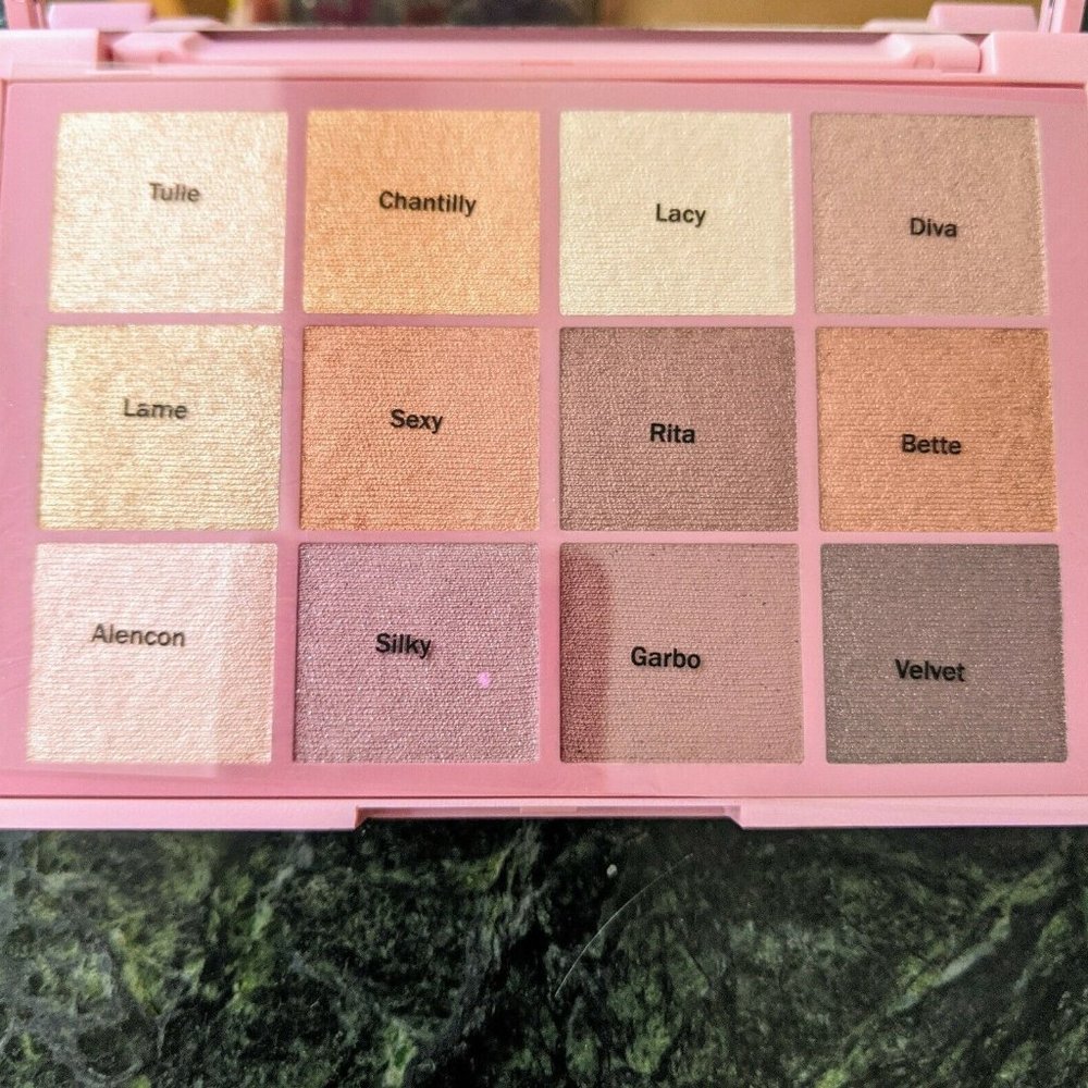 💕HOST PICK!🧜‍♀️💕 Dollface eyeshadow palette